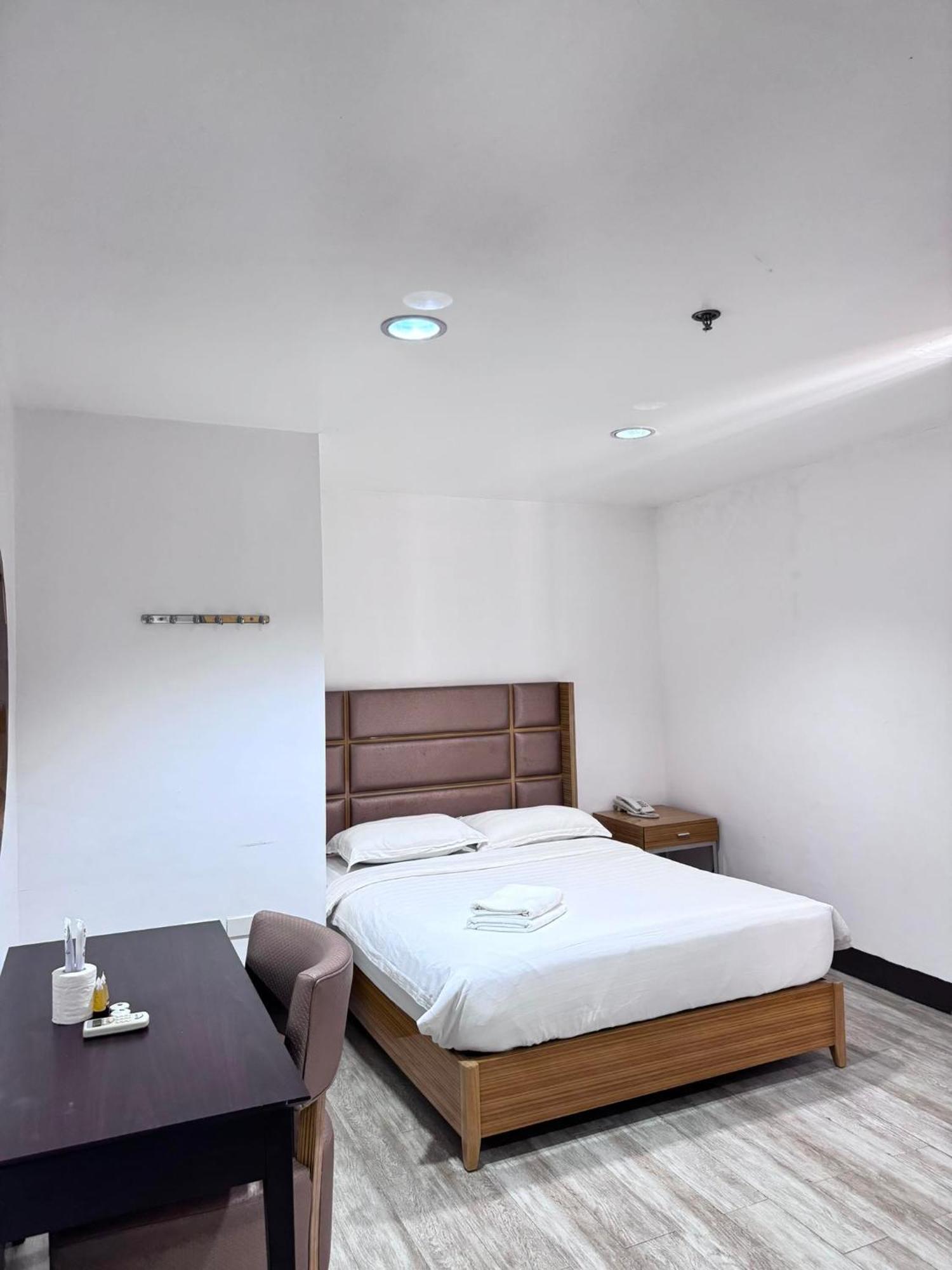 Jeamco Royal Hotel-Palawan Puerto Princesa Zewnętrze zdjęcie