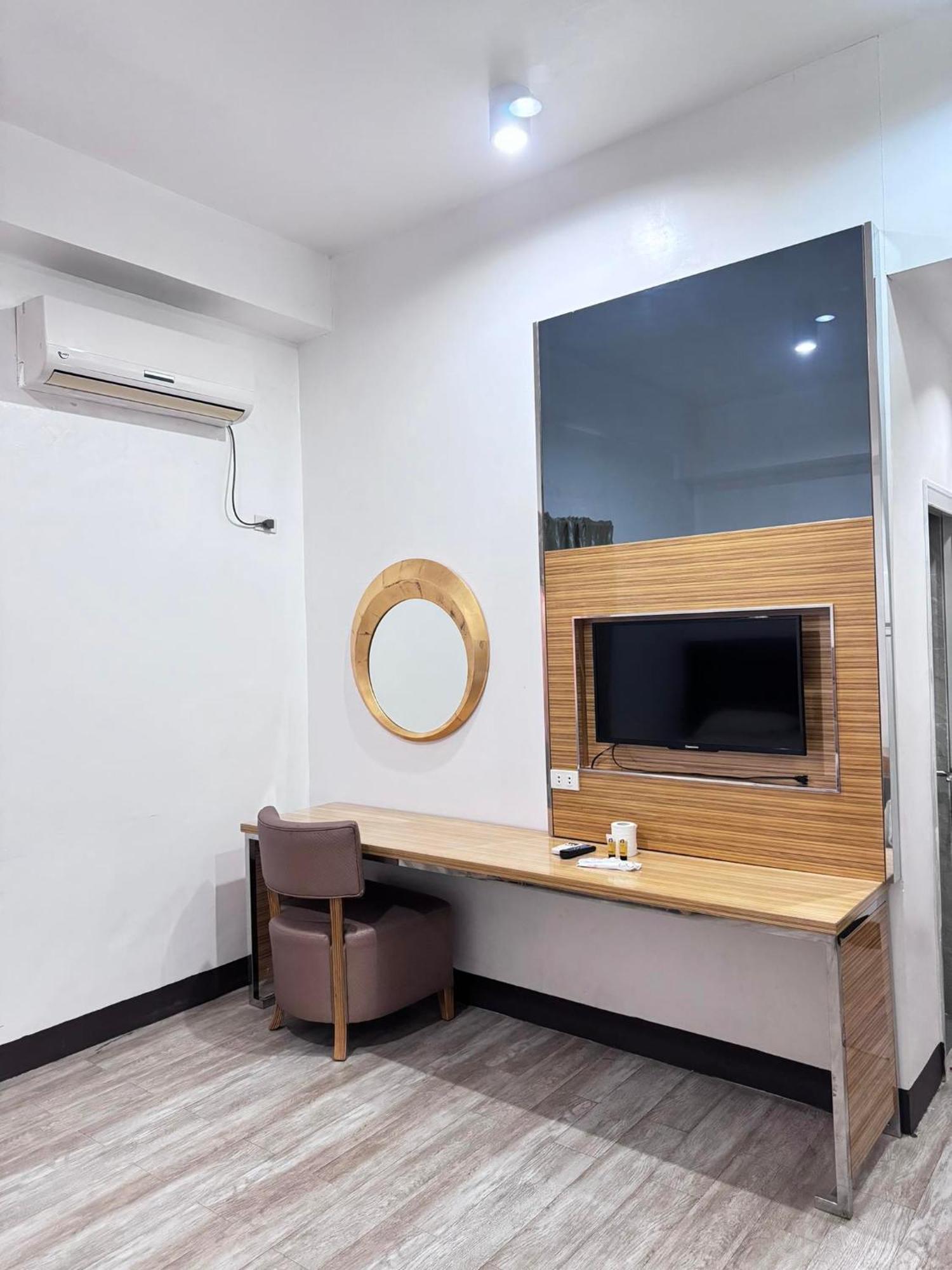 Jeamco Royal Hotel-Palawan Puerto Princesa Zewnętrze zdjęcie