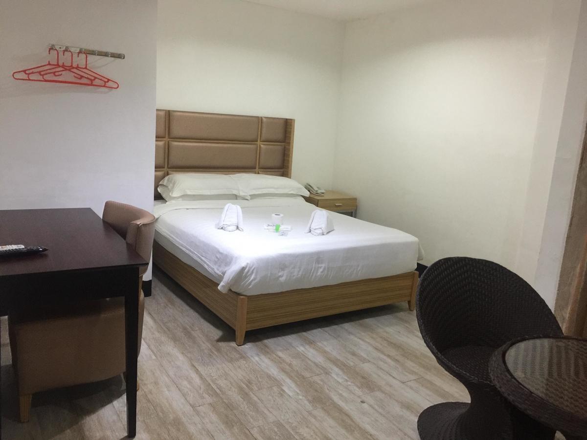 Jeamco Royal Hotel-Palawan Puerto Princesa Zewnętrze zdjęcie
